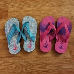 NWOT Girls Reel Legend flip flop sz 4 pink/blue